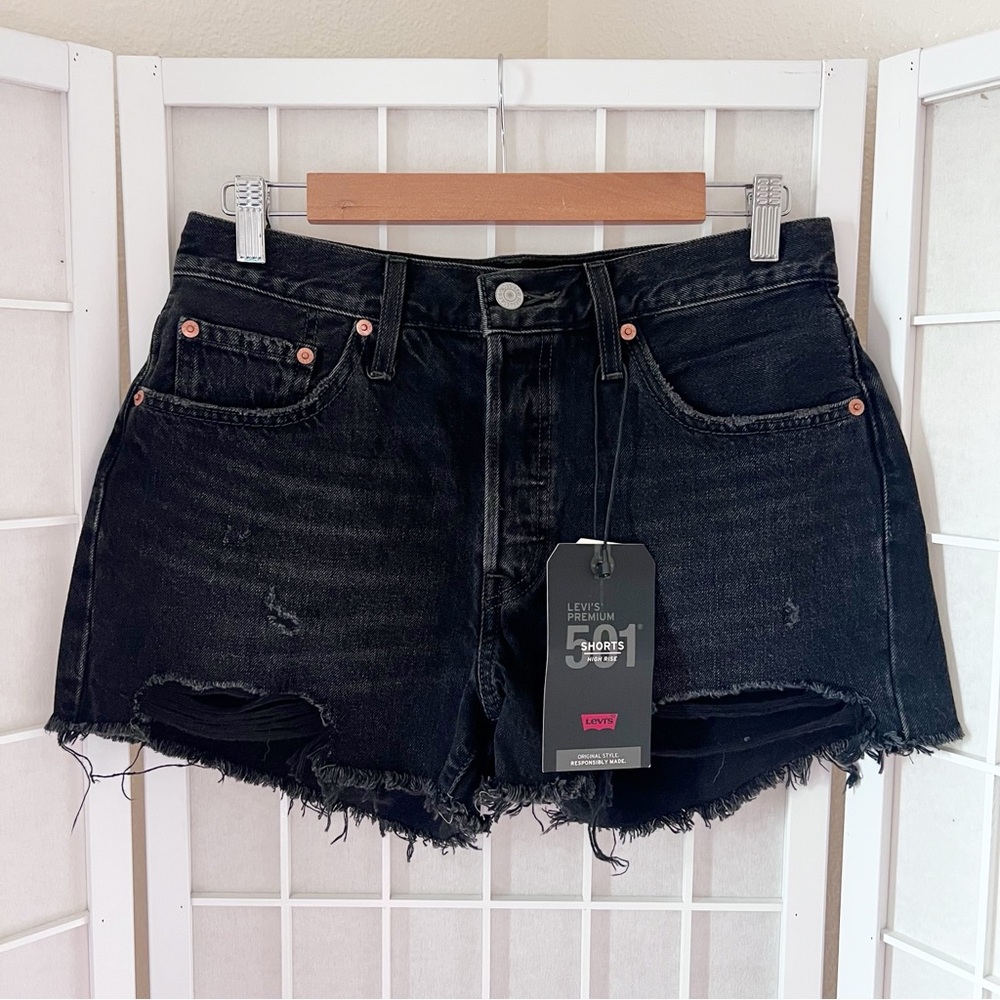NWT Levi's 501 High Rise Black Distressed Denim Shorts Size 28